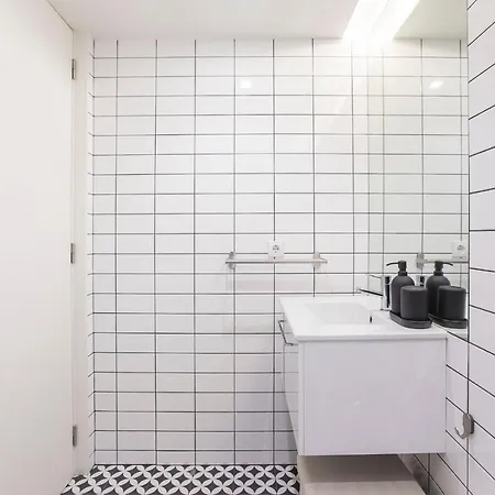 Modern 2br Duplex Downtown By Art District By Lovelystay * Oporto